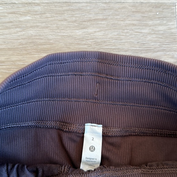 Lululemon Dance Studio Mid-Rise Pant
Regular color espresso woman’s size 0 to 14 - Picture 8 of 10